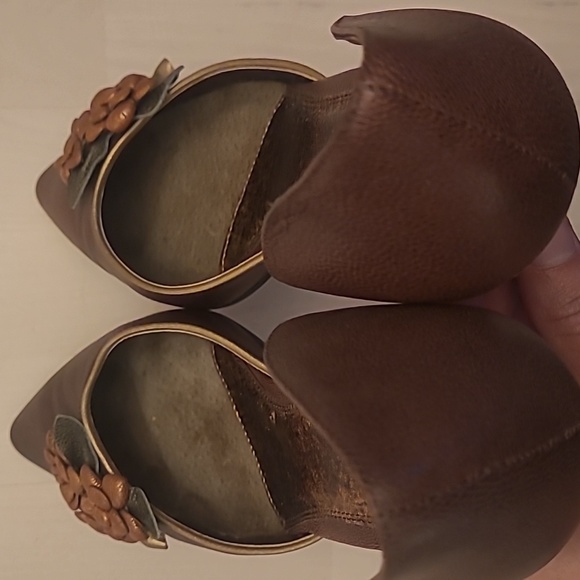 EUC Unis Brown/Bronze Floral Point Toe Open Side Pumps - Picture 11 of 16